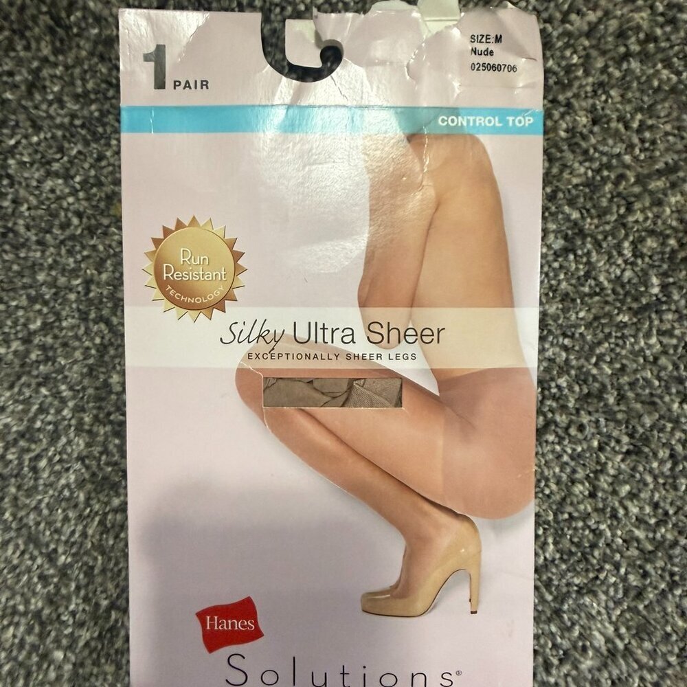 Silky Ultra Sheer Hanes Tights - NWT - size medium, nude